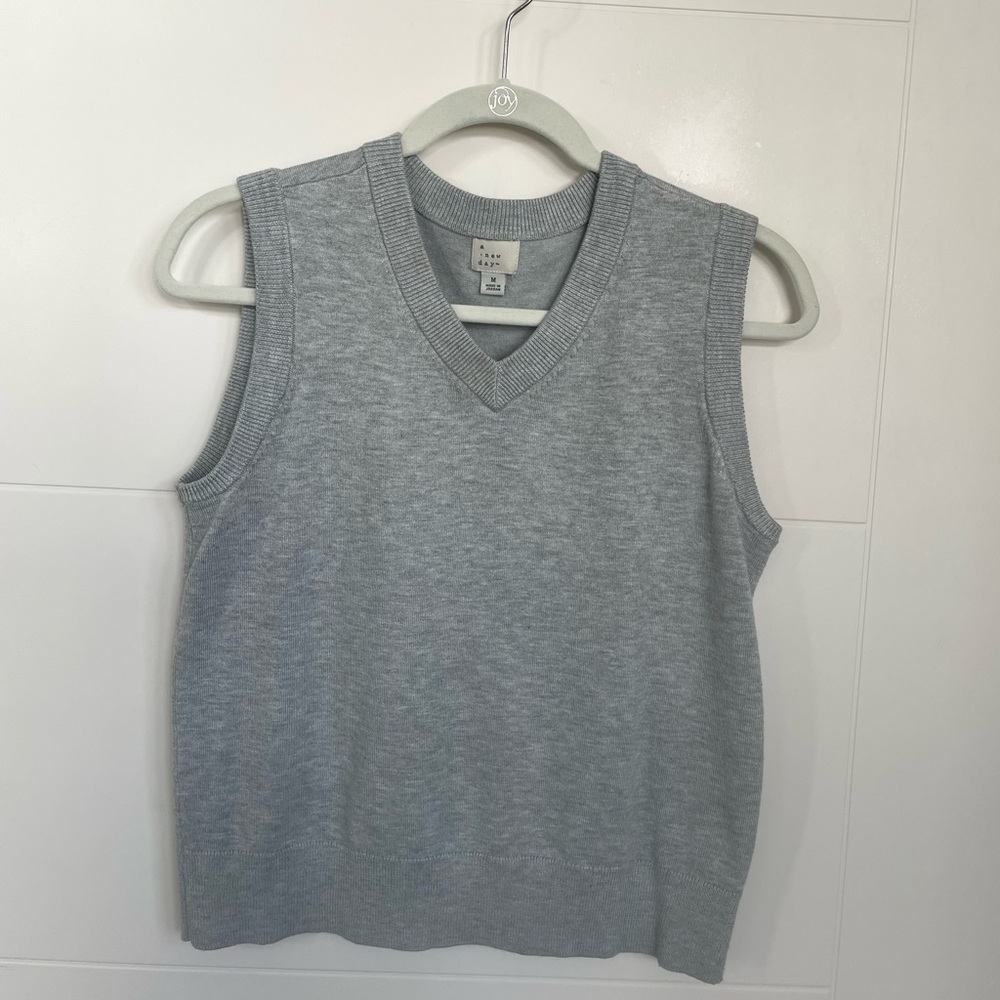 🌟A NEW DAY🌟 Light Gray Knit Vest, Small
